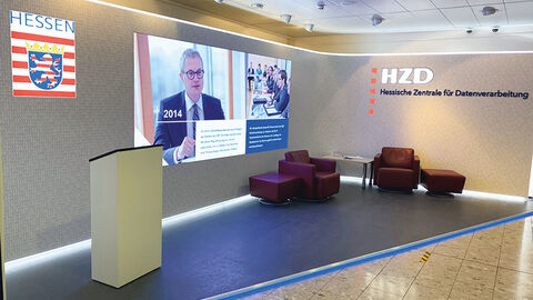 JB_2021_Januar_LED-Wand Foyer HZD-Neubau mit LED-Wand