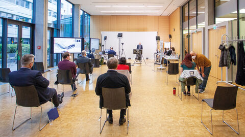 JB_2021_November_Dienstversammlung Blick in den Konferenzsaal während der Dienstversammlung