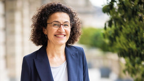 Tülün Syha, Referat V2 der Hessischen Ministerin für Digitale Strategie und Entwicklung  Porträt Tülün Syha