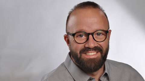 Timo Knapp, Verfahrensentwicklung und -steuerung Geodaten online, bei der HVBG Porträtfoto Timo Knapp