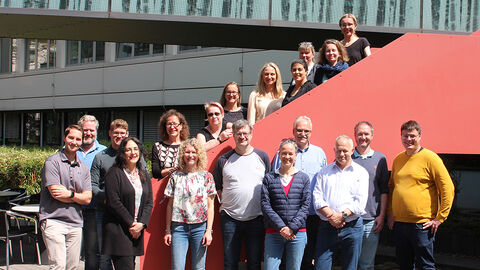 Angeregter Austausch mit Kolleginnen und Kollegen: das ALD-Treffen 2023 zum Thema Lizenzmanagement bei der HZD Gruppenfoto der Teilnehmerinnen und Teilnehmer des ALD-Treffens 2023 zum Thema Lizenzmanagement bei der HZD