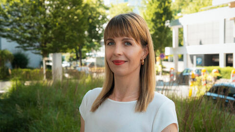 Verena Schwan, IT-Verfahrensspezialistin für die FISBOX® der HZD Porträtfoto von Verena Schwan aus dem FISBOX-Team der HZD