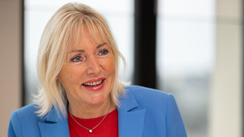 Porträtfoto von Prof. Kristina Sinemus, der Hessischen Ministerin für Digitalisierung und Innovation