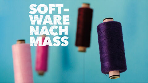 Bildkomposition aus an einem Faden schwebende bunte Garnrollen und dem Schriftzug „Software nach Maß“  