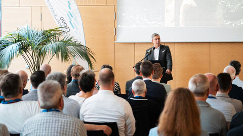 Thomas Kaspar, technischer Direktor der HZD, bei der Begrüßungsrede für das Cloud Kundenform der HZD