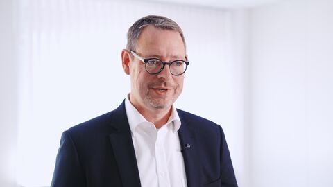 Porträt von Hans-Georg Ehrhardt-Gerst, dem Leiter des HZD-Standorts in Hünfeld